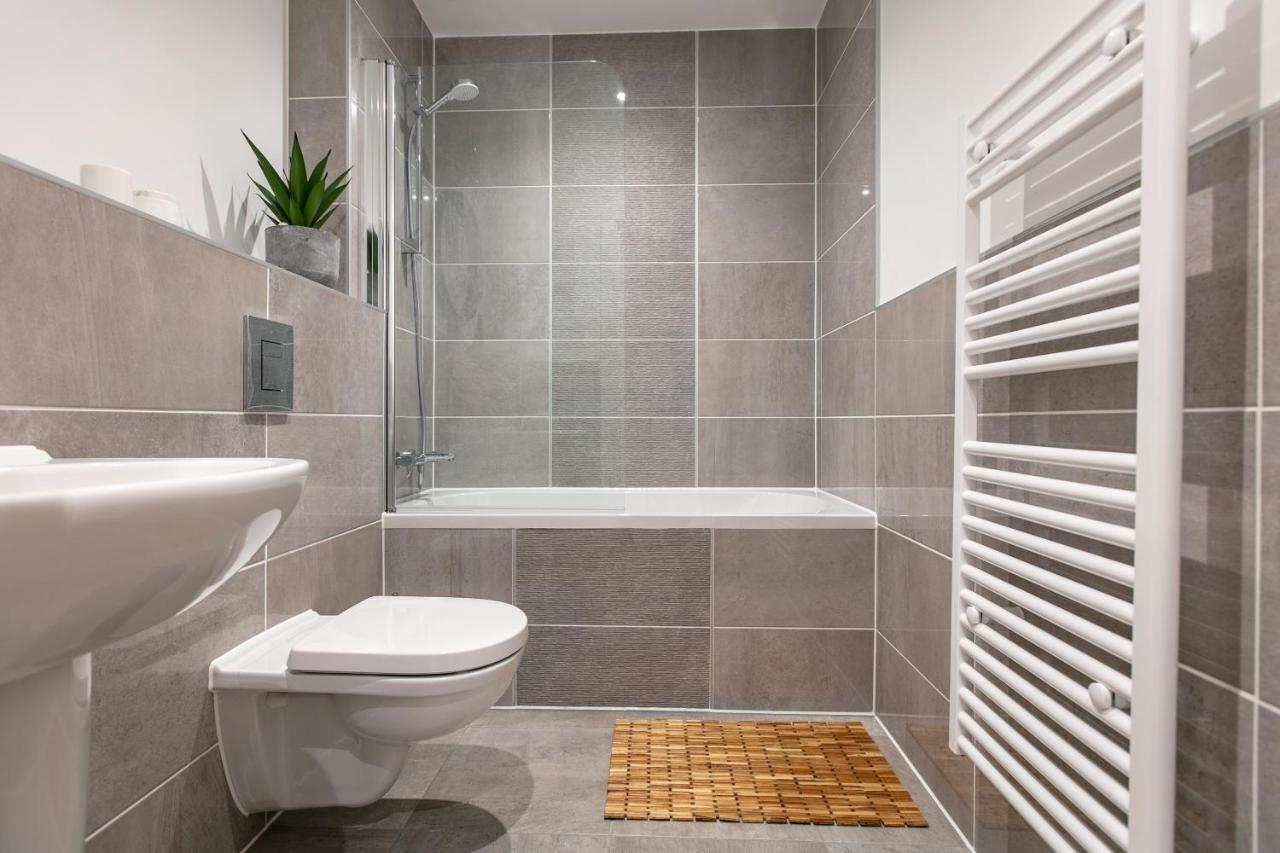 City Centre - Free Parking - Stylish 2 Bedroom Apartment Bristol Exterior photo